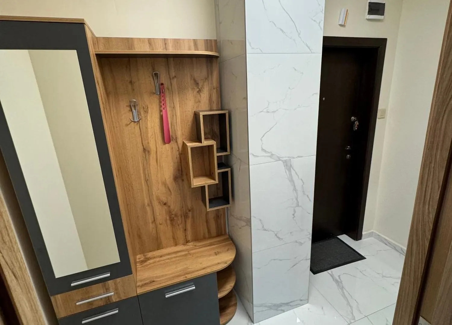 Refurbished Apartment In A Quiet Area location